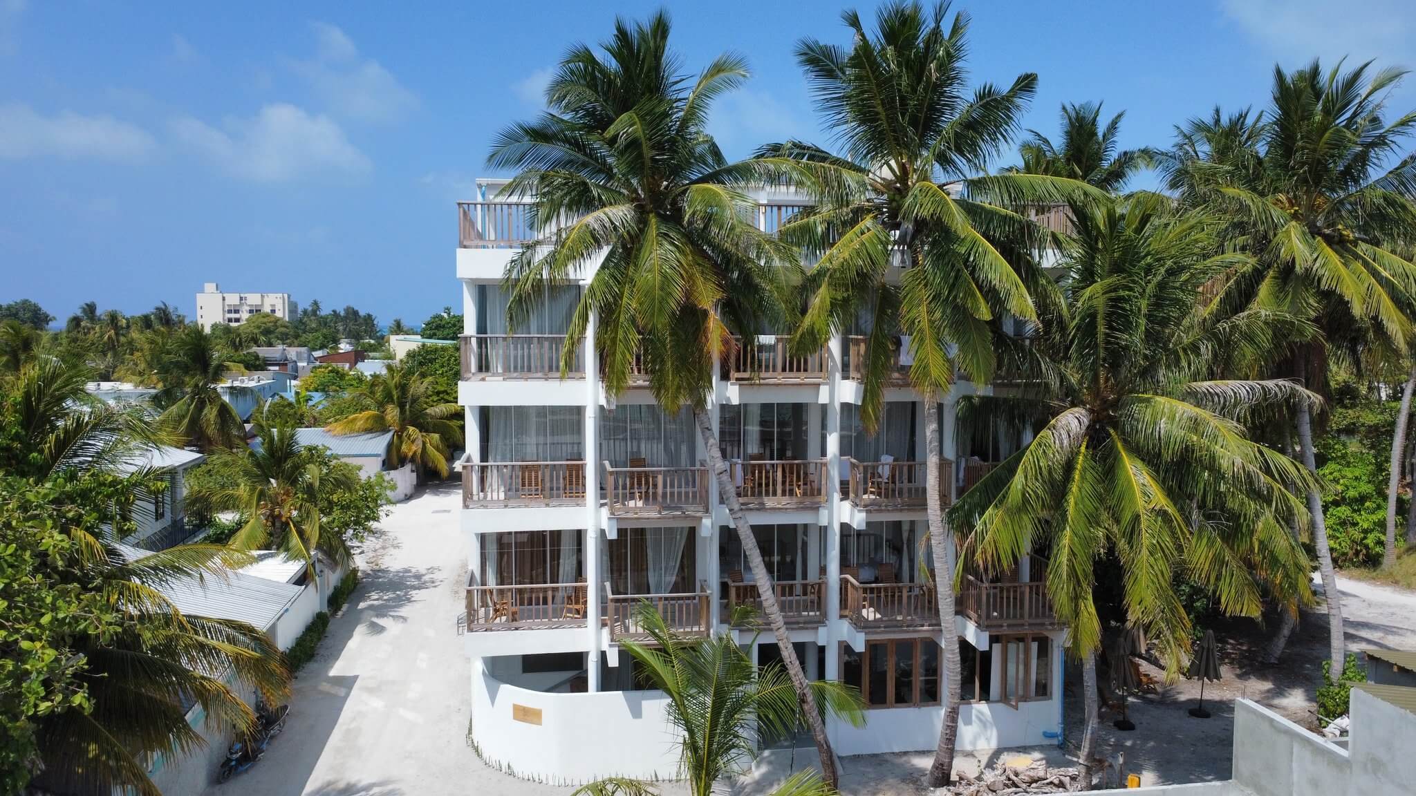 coral_inn_thulusdhoo_surf_hotel